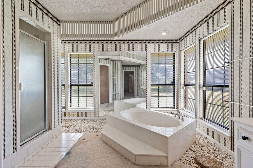 More Photos Of 12409 Lowden Ln, Manchaca Flex For Sale