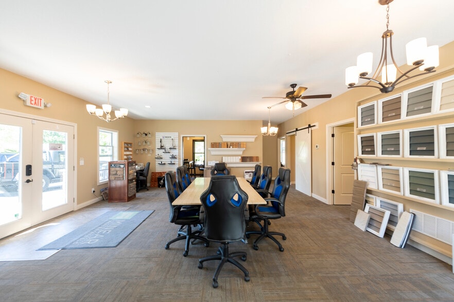 More Photos Of 102 N Park Dr, Columbia City Office For Sale
