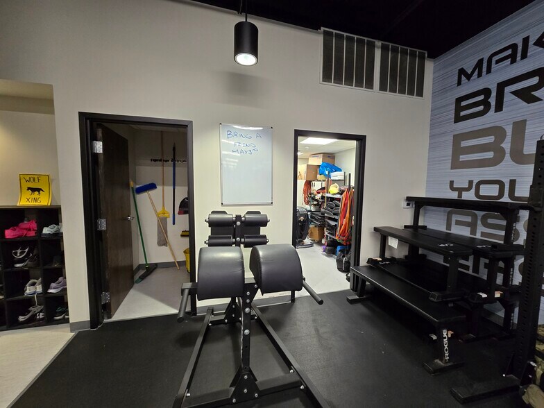 More Photos Of 228 Washington Ave, Bay City Freestanding For Sale