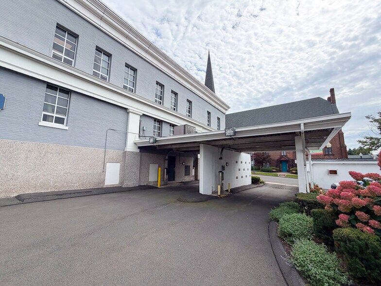 More Photos Of 2-6 N Main St, Wallingford Bank For Lease