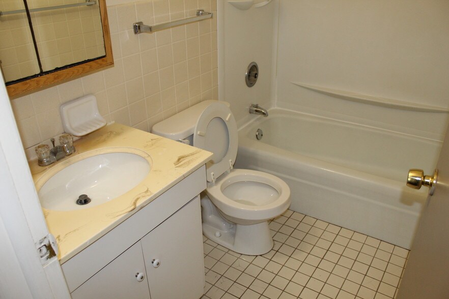 More Photos Of 4300 Lindenwood Dr, Matteson Apartments For Sale