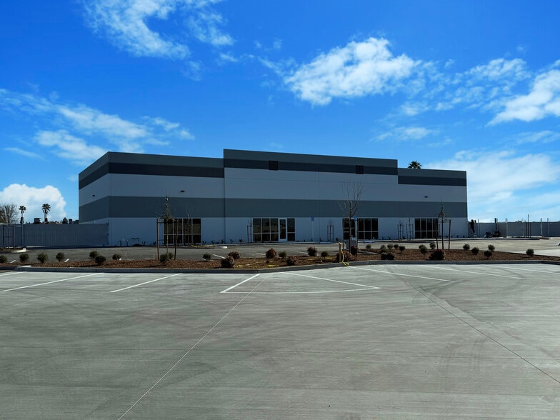 Primary Photo Of 4500 New Horizon blvd, Bakersfield Industrial For Lease