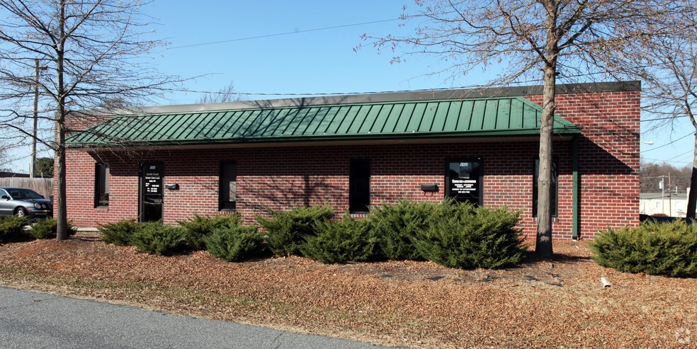 More Photos Of 2312 S Main St, High Point Office For Lease