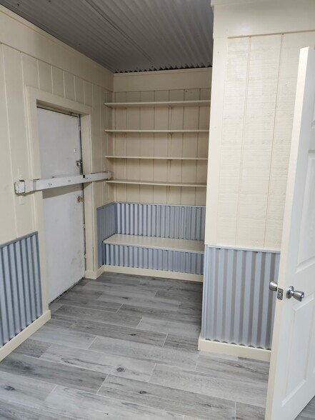 More Photos Of 2765-2771 E Tx-71, Del Valle General Retail For Lease