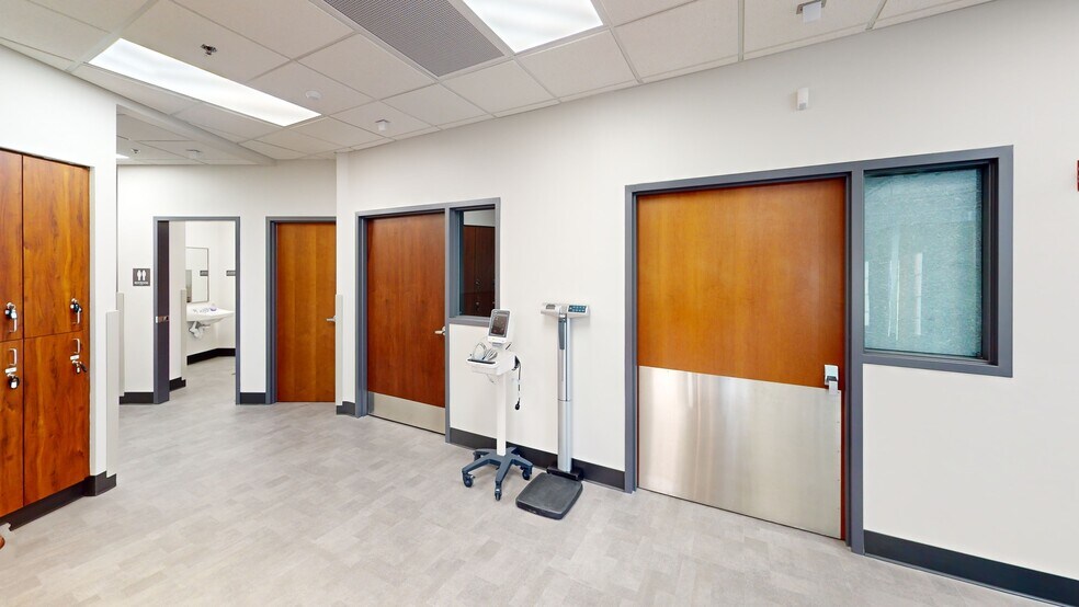 More Photos Of 10967 Allisonville Rd, Fishers Medical For Lease
