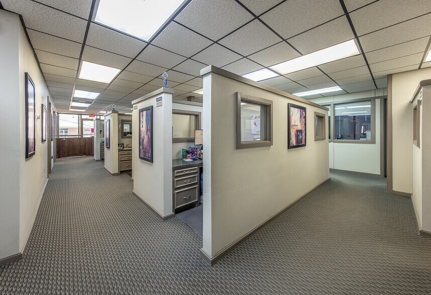 More Photos Of 2599 74th St, Lubbock Office For Sale