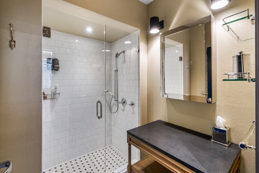 More Photos Of 387 Gallatin Park Dr, Bozeman Loft Creative Space For Sale