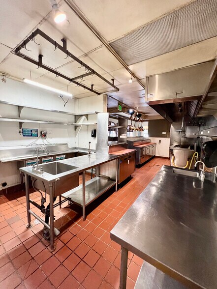 More Photos Of 14572 Big Basin Way, Saratoga Storefront For Lease