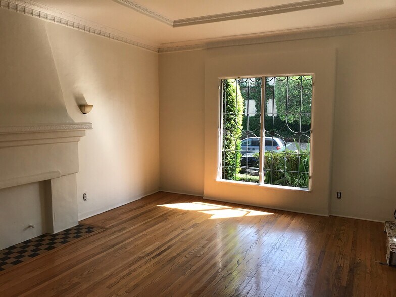 More Photos Of 455 N Sycamore Ave, Los Angeles Apartments For Sale