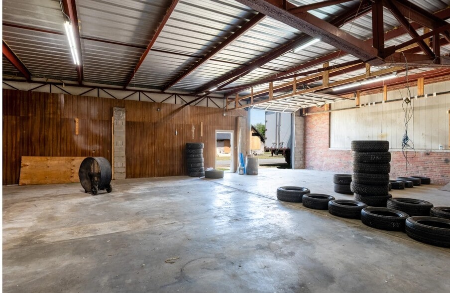 More Photos Of 111 N School St, Greensboro Warehouse For Sale