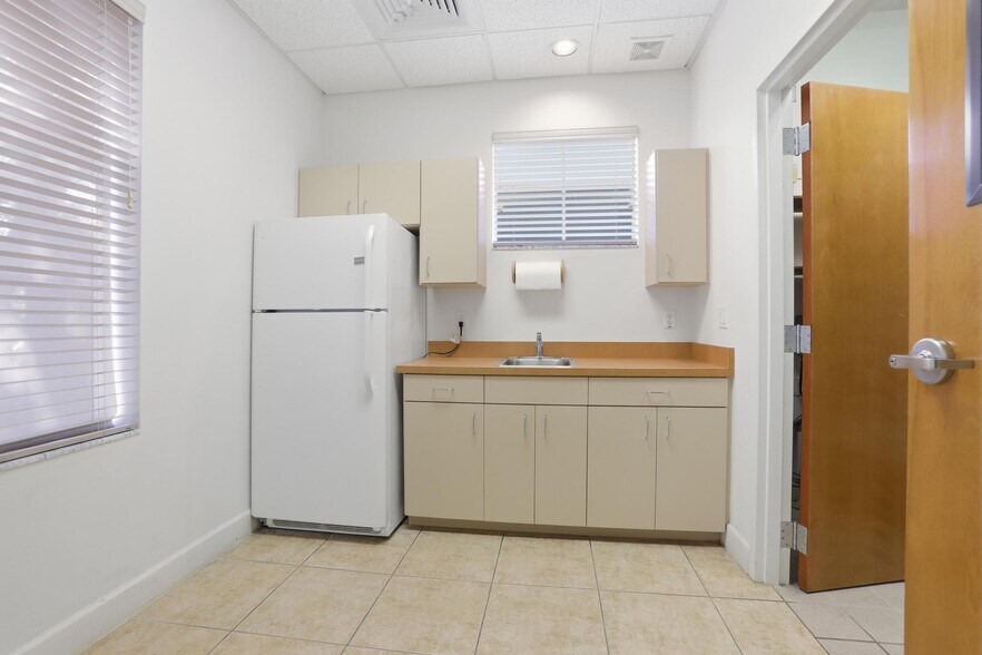 More Photos Of 344 S Woodland Blvd, Deland Office For Sale