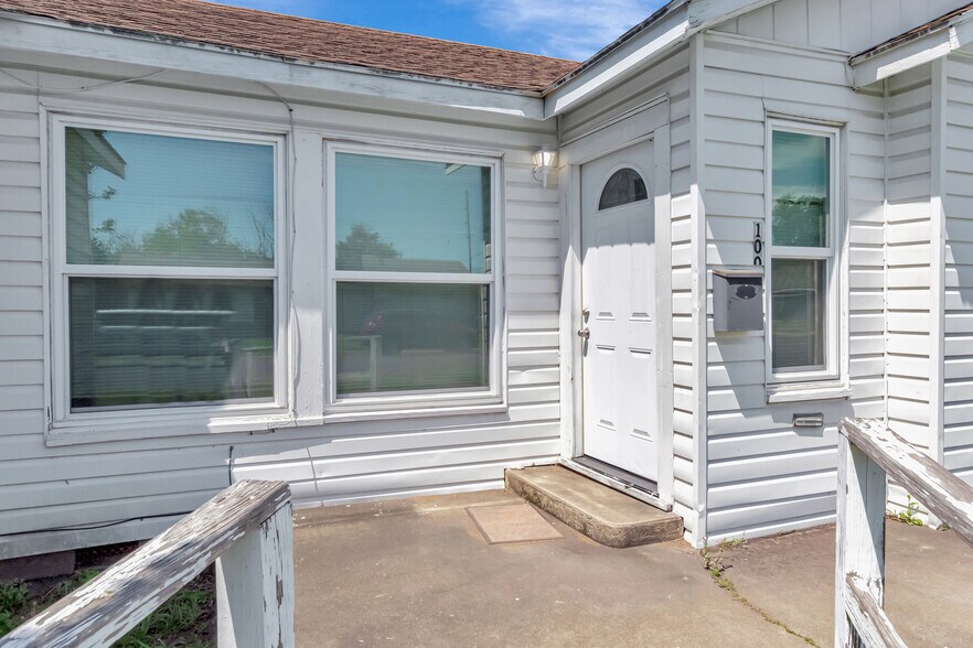 More Photos Of 1005 Macarthur St, Victoria Apartments For Sale