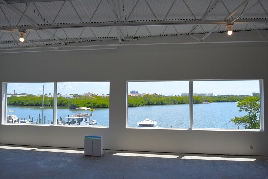 More Photos Of 951 Alternate A1A, Jupiter Freestanding For Lease