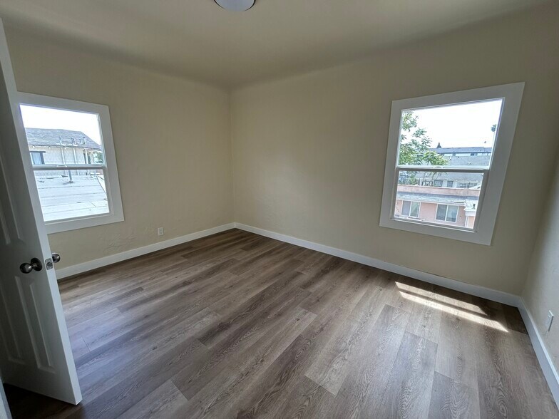 More Photos Of 1506 W 36th St, Los Angeles Apartments For Sale