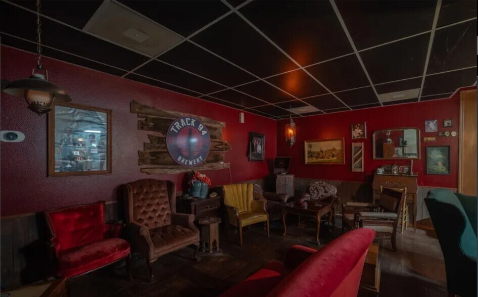 More Photos Of 1107 Cherokee Ave, Seneca Restaurant For Sale