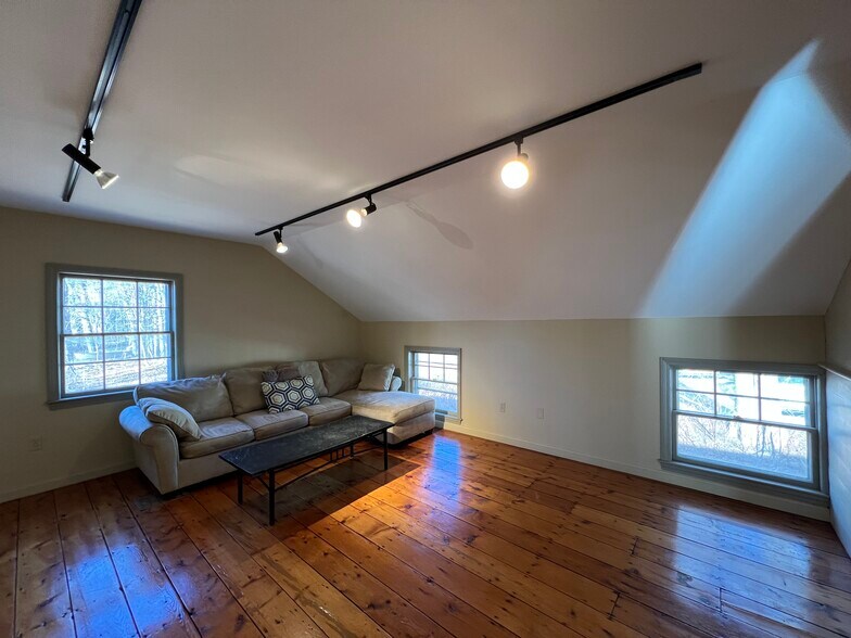 More Photos Of 80 Lafayette Rd, Hampton Falls Freestanding For Lease