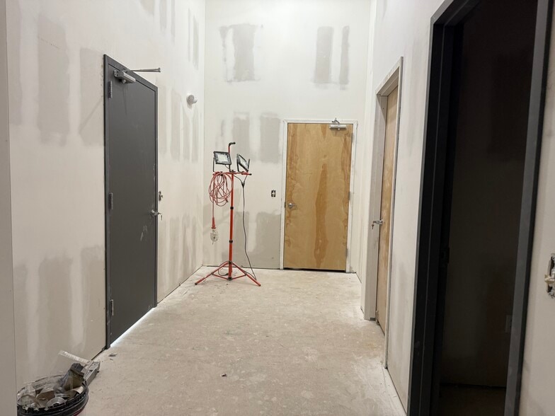 More Photos Of 209-211 Westwood Ave, Westwood Restaurant For Lease