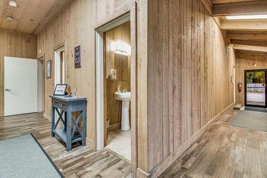 More Photos Of 725 S J St, Pensacola Office Residential For Sale