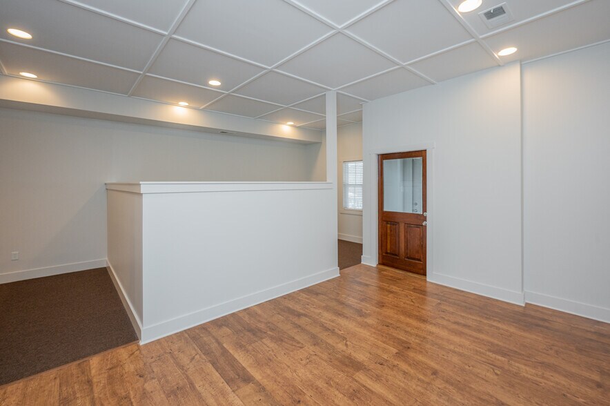 More Photos Of 911 Creekside Ct, Helena Storefront Retail Residential For Sale