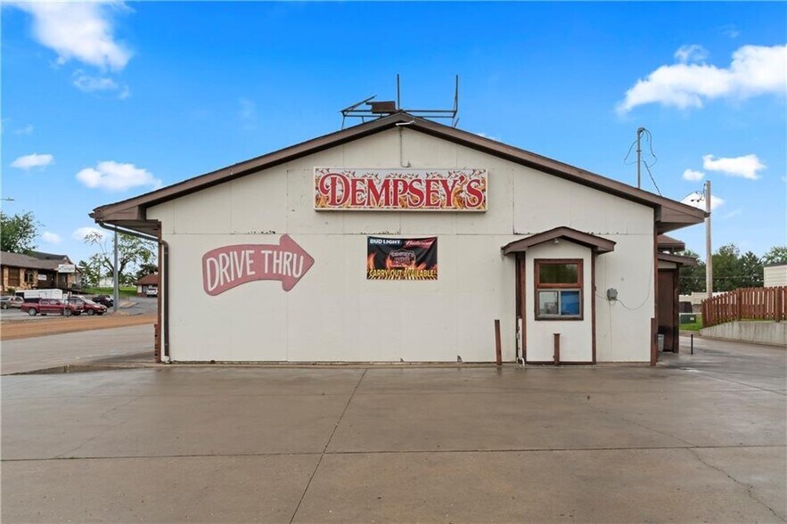 More Photos Of 103 Ne 2nd St, Concordia Restaurant For Sale
