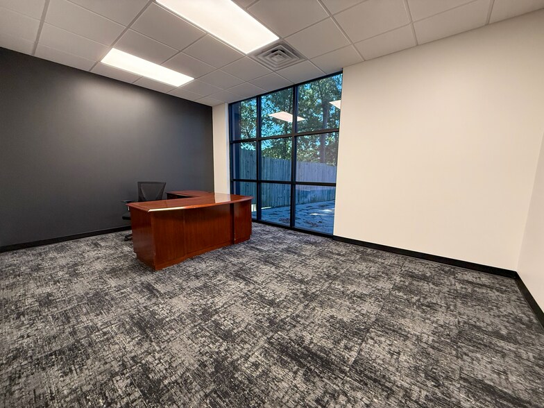 More Photos Of 3032 N Frazier St, Conroe Office For Lease