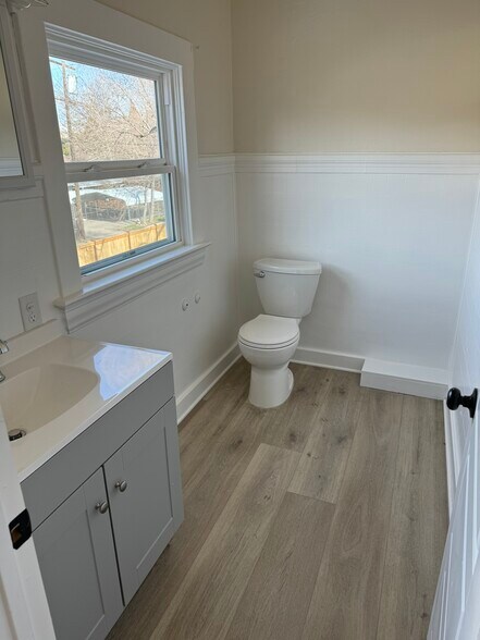 More Photos Of 405 N Roop St, Carson City Office For Lease