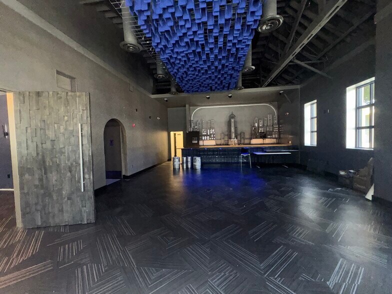 More Photos Of 1000 S Olive St, Los Angeles Restaurant For Lease