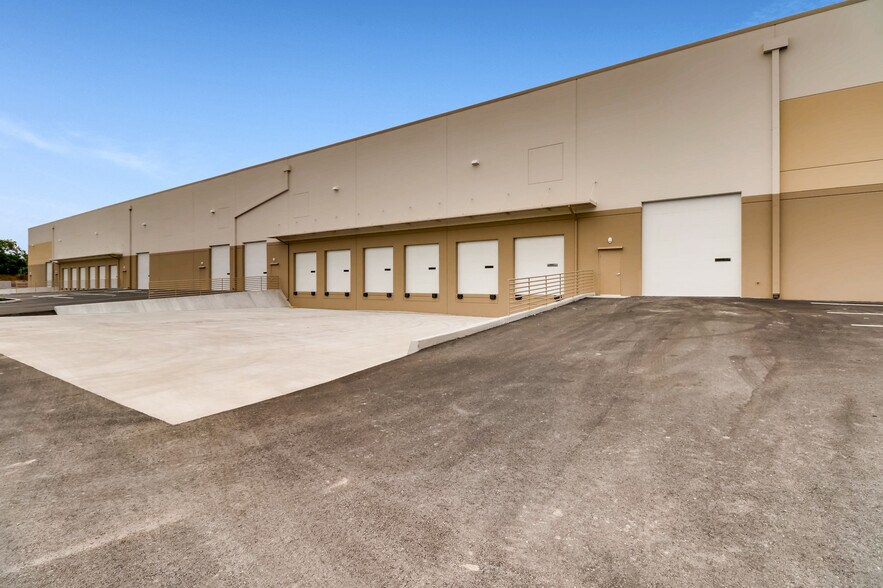 More Photos Of 500 Devlin Rd, Napa Warehouse For Lease