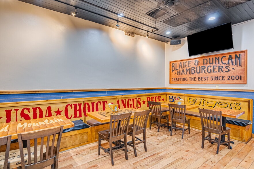 More Photos Of 209 W Congress St, Savannah Restaurant For Sale