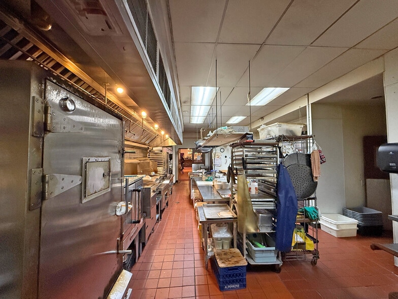 More Photos Of 18855 SW Tualatin Valley Hwy, Aloha Restaurant For Sale