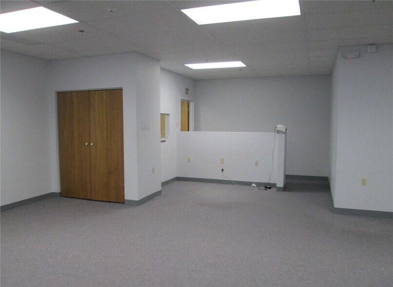 More Photos Of 90 S Park St, Willimantic Warehouse For Lease