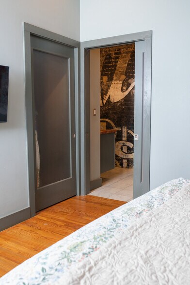 More Photos Of 112 18th St N, Birmingham Storefront For Sale