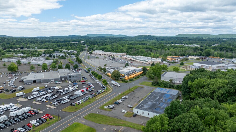 More Photos Of 112-124 Woodlawn Rd, Berlin Manufacturing For Lease