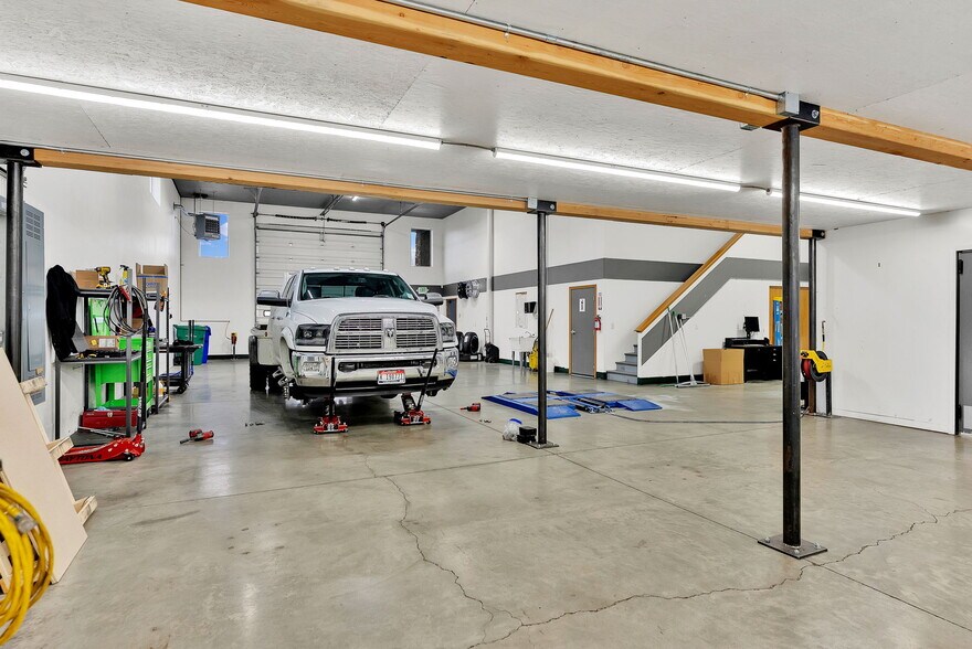 More Photos Of 11445 N Reed Rd, Hayden Warehouse For Sale