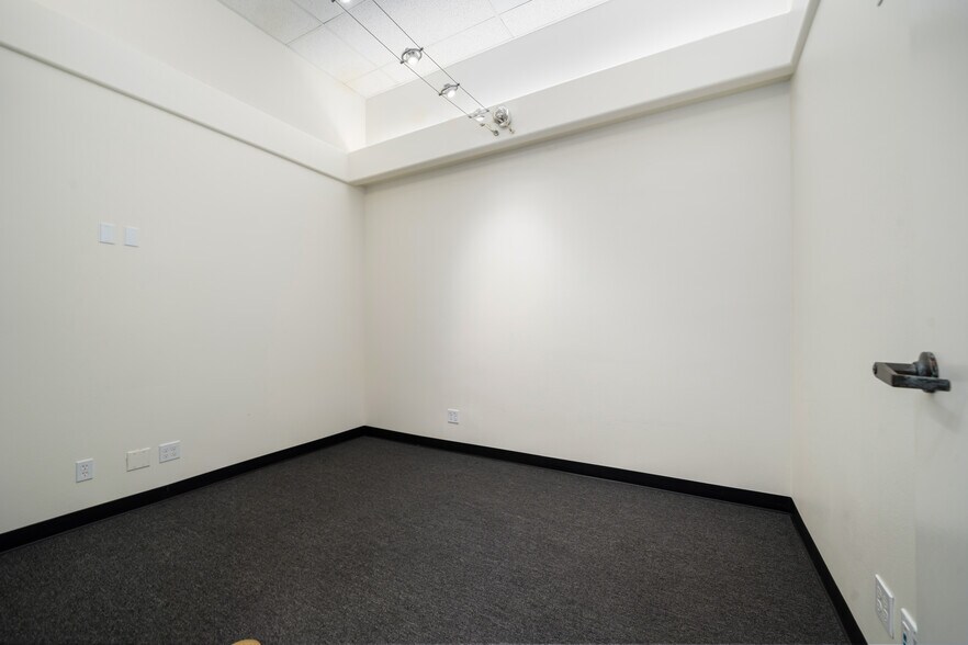 More Photos Of 70225 Highway 111, Rancho Mirage Storefront Retail Office For Lease