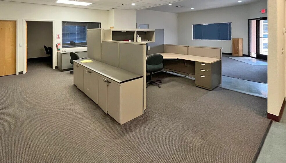 More Photos Of 500 S Willard St, Cottonwood Distribution For Lease