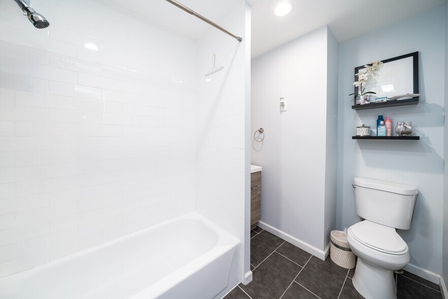 More Photos Of 103-105 Devon St, Kearny Apartments For Sale