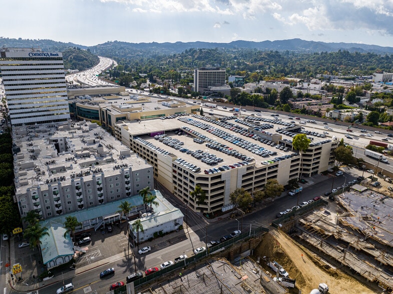 More Photos Of 15301 Ventura Blvd, Sherman Oaks Unknown For Lease