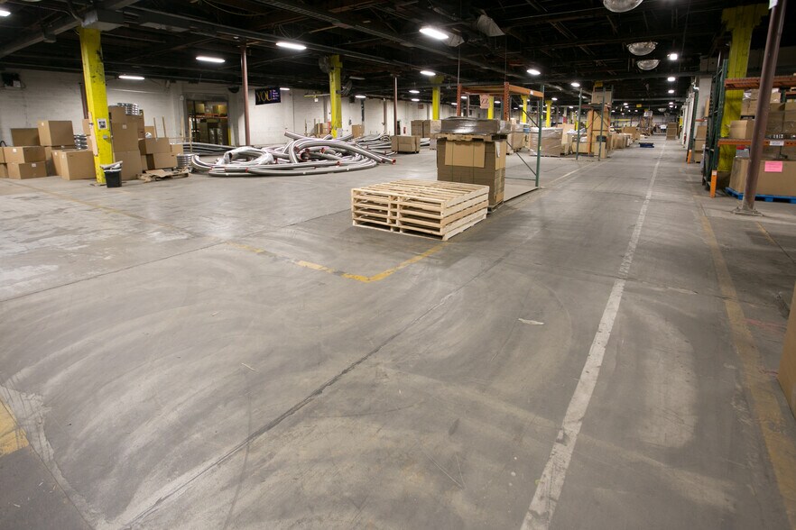 More Photos Of 600 Sanders St, Scranton Warehouse For Lease