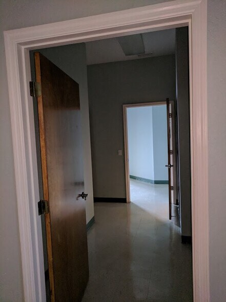 More Photos Of 150 SE 17th St, Ocala Office For Sale