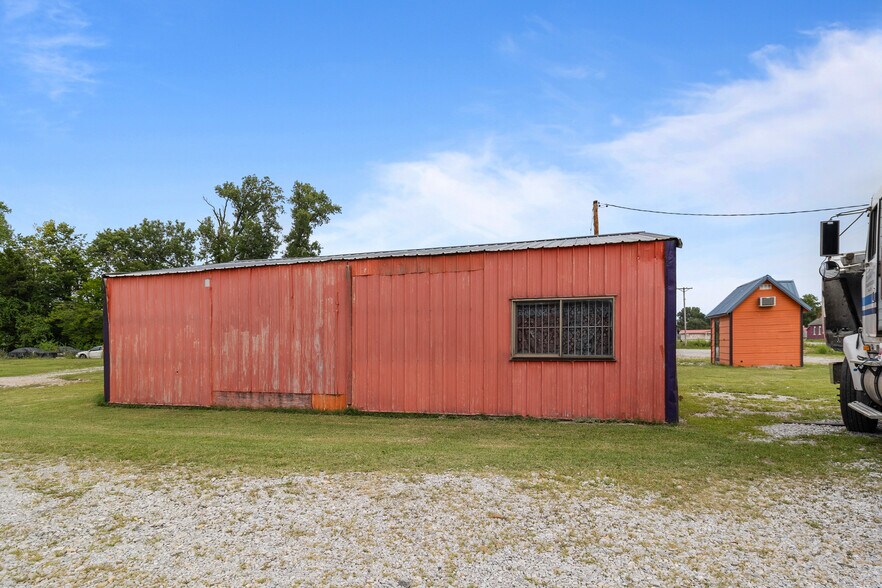 More Photos Of 1420 Highway M, Sedalia Service Station For Sale