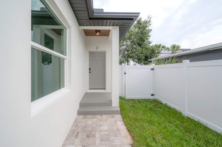 More Photos Of 3921 State St, Tampa Specialty For Sale