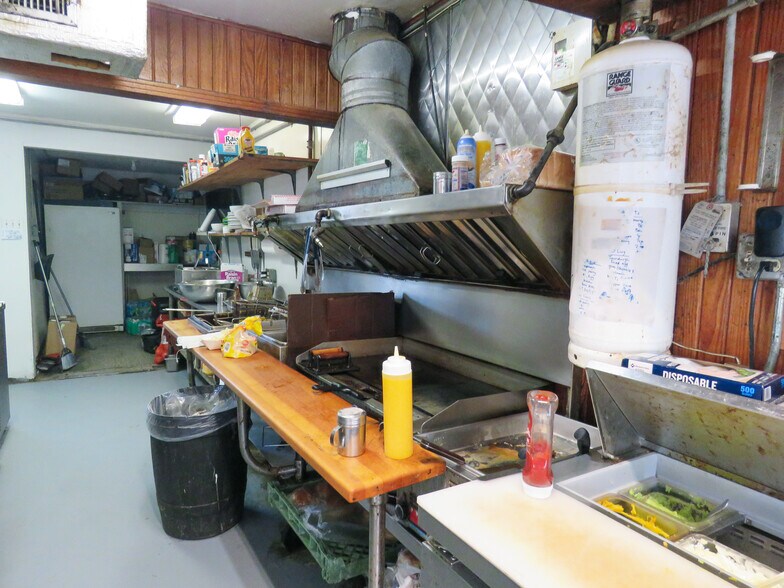More Photos Of 809 Wood Ave, Woodsboro Restaurant For Sale