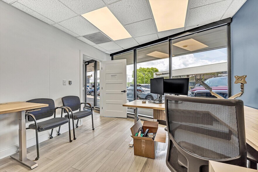 More Photos Of 3922 Electric Rd, Roanoke Office For Lease