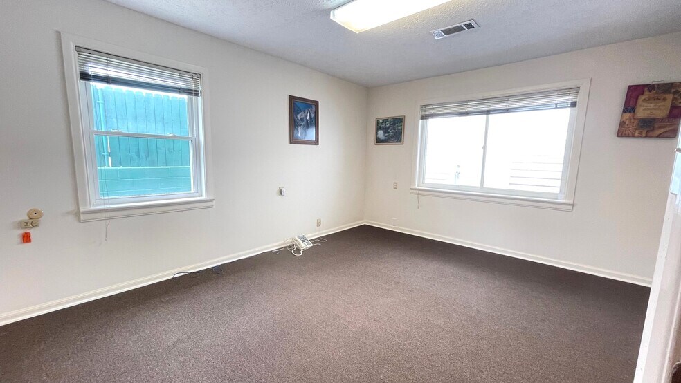 More Photos Of 14 Farmer St, Newnan Medical For Sale