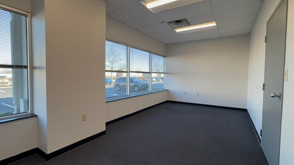 More Photos Of 1720 Fortune Ct, Lexington Light Distribution For Lease