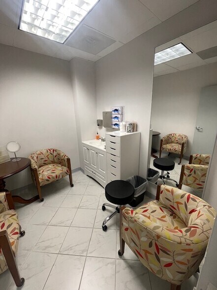More Photos Of 5530 Wisconsin Ave, Chevy Chase Medical For Lease