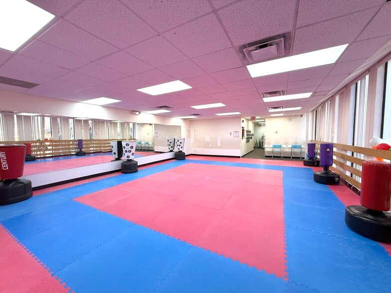 More Photos Of 350 Madison Ave, Cresskill Office For Sale