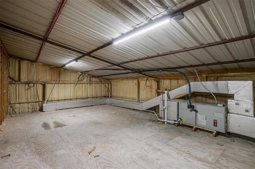 More Photos Of 640 E Highway 199, Springtown Warehouse For Lease