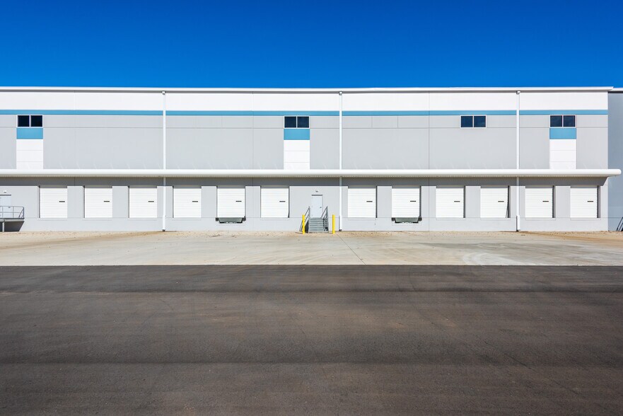 More Photos Of 192 Woodlawn St, Belmont Warehouse For Lease